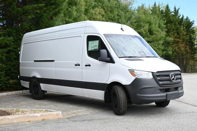 Photo of 2025 White Mercedes-Benz Sprinter 2500