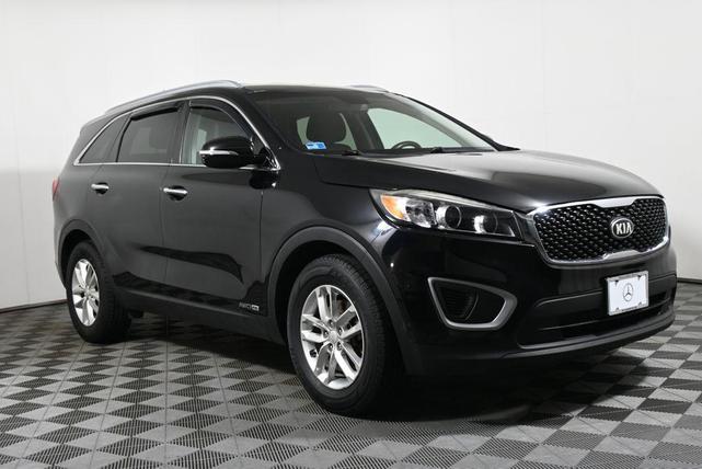 Photo of 2017 Ebony Black Kia Sorento