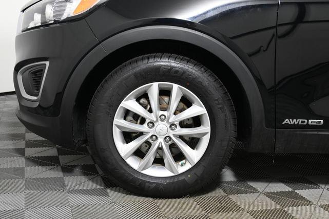 Photo of 2017 Ebony Black Kia Sorento