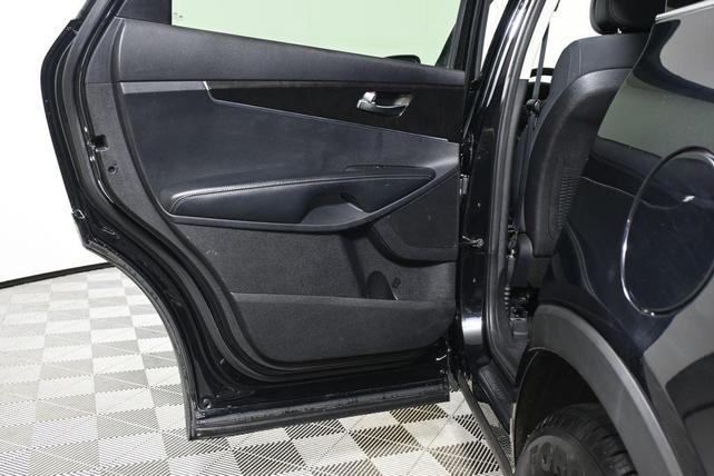 Photo of 2017 Ebony Black Kia Sorento
