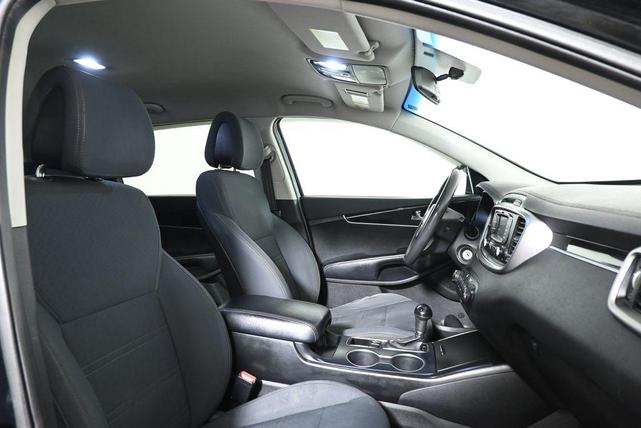 Photo of 2017 Ebony Black Kia Sorento