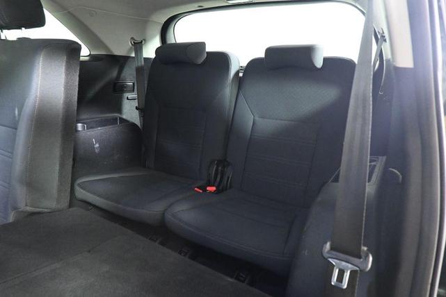 Photo of 2017 Ebony Black Kia Sorento