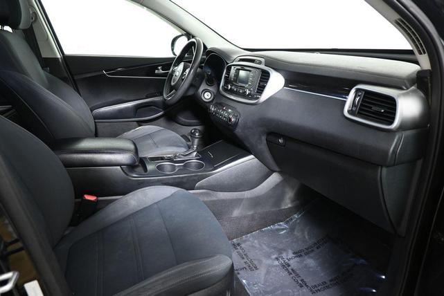 Photo of 2017 Ebony Black Kia Sorento