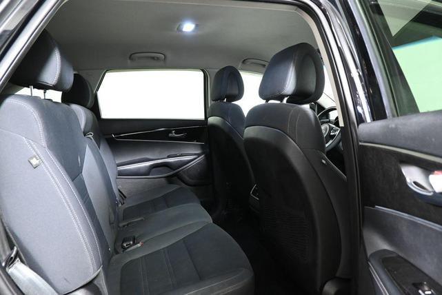 Photo of 2017 Ebony Black Kia Sorento