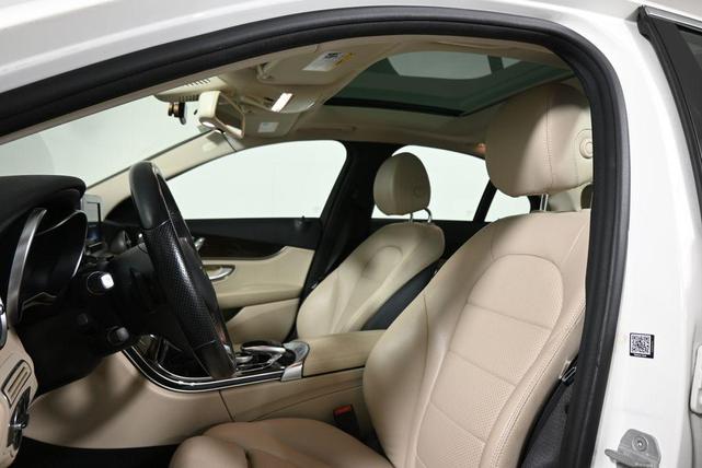 Photo of 2016 Polar White Mercedes-Benz C-Class