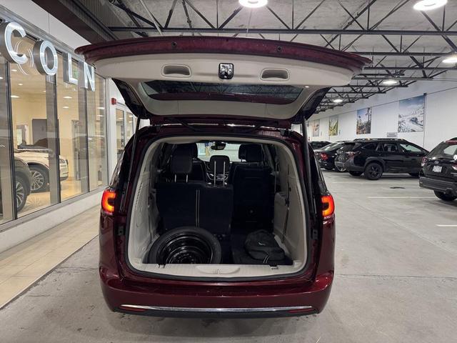 Photo of 2022 Velvet Red Pearlcoat Chrysler Pacifica Hybrid