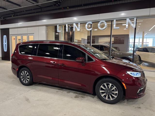 Photo of 2022 Velvet Red Pearlcoat Chrysler Pacifica Hybrid
