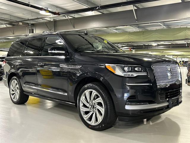 Photo of 2022 Starlight Gray Premium Colorant Lincoln Navigator