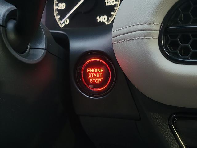 Photo of 2025 Platinum White Pearl Honda HR-V