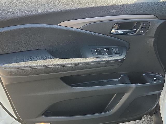 Photo of 2022 Platinum White Pearl Honda Ridgeline