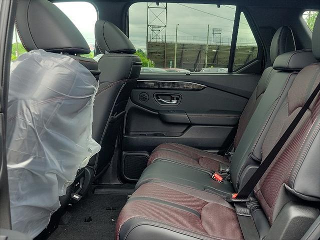 Photo of 2025 Crystal Black Pearl Honda Pilot