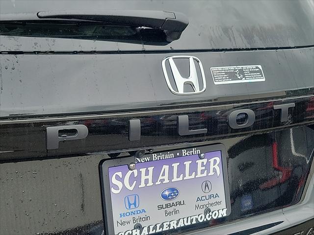 Photo of 2025 Crystal Black Pearl Honda Pilot