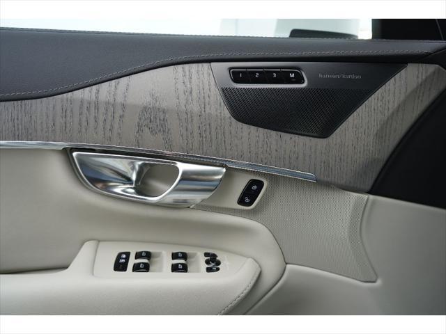 Photo of 2025 Crystal White Metallic Volvo XC90 Plug-In Hybrid