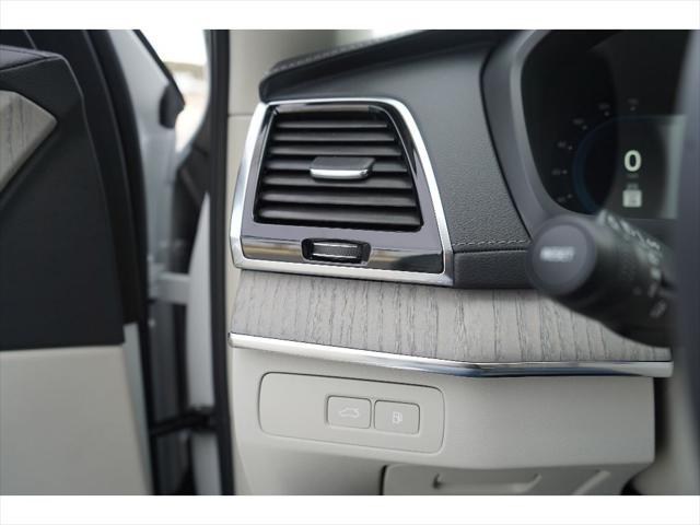 Photo of 2025 Crystal White Metallic Volvo XC90 Plug-In Hybrid