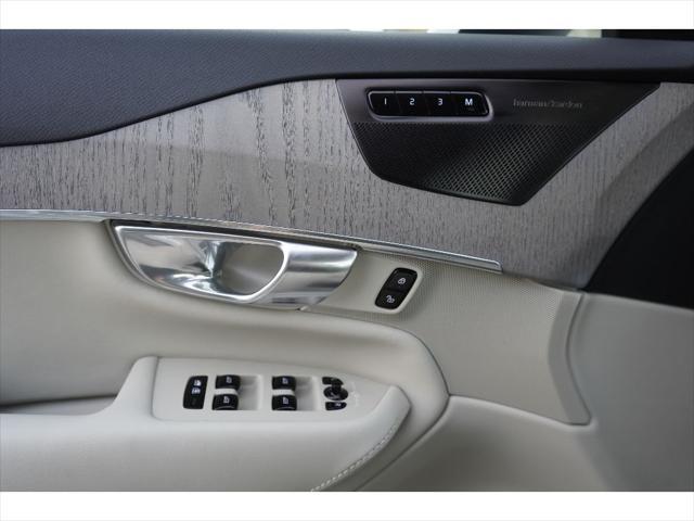 Photo of 2025 Crystal White Metallic Volvo XC90 Plug-In Hybrid
