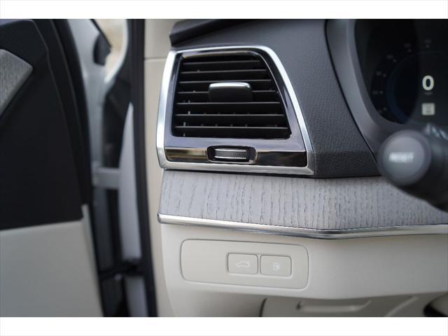 Photo of 2025 Crystal White Metallic Volvo XC90 Plug-In Hybrid