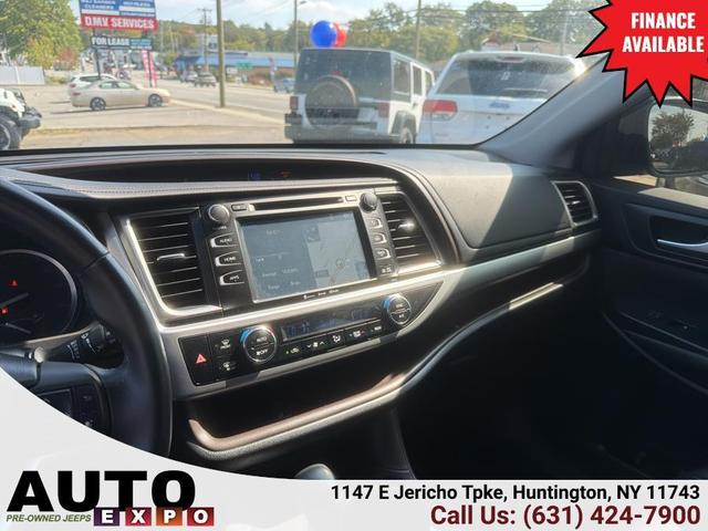 Photo of 2017 Shoreline Blue Pearl Toyota Highlander