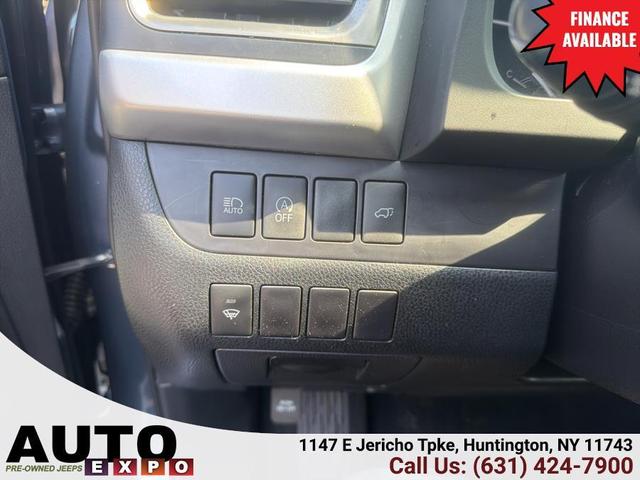 Photo of 2017 Shoreline Blue Pearl Toyota Highlander
