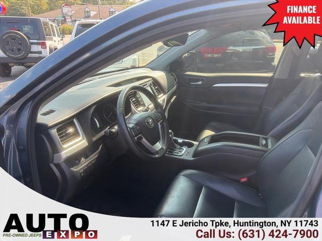 Photo of 2017 Shoreline Blue Pearl Toyota Highlander