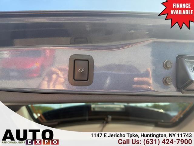 Photo of 2017 Shoreline Blue Pearl Toyota Highlander