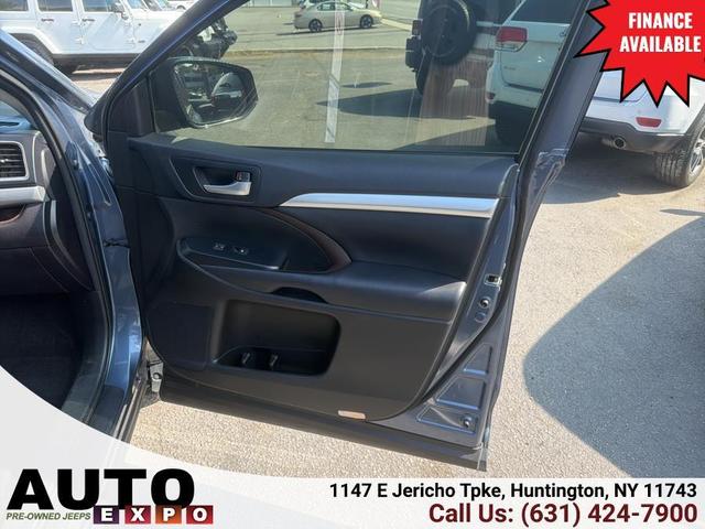 Photo of 2017 Shoreline Blue Pearl Toyota Highlander
