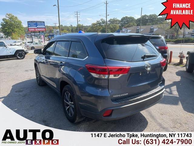 Photo of 2017 Shoreline Blue Pearl Toyota Highlander