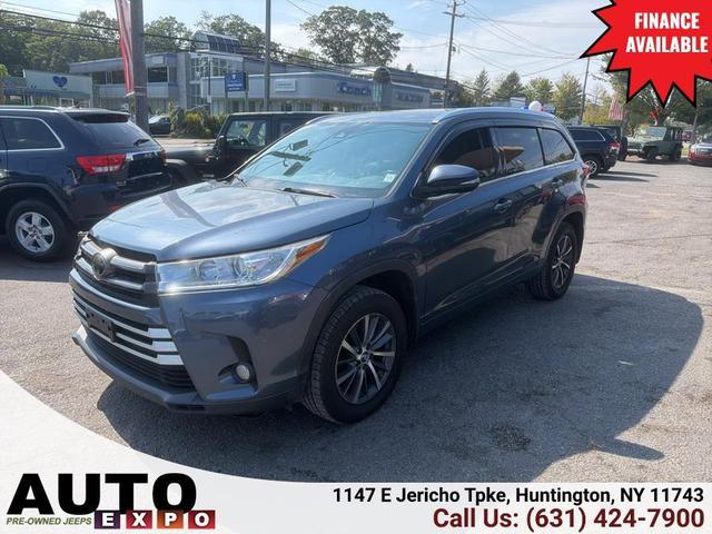 Photo of 2017 Shoreline Blue Pearl Toyota Highlander