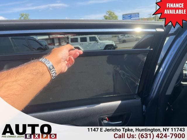 Photo of 2017 Shoreline Blue Pearl Toyota Highlander