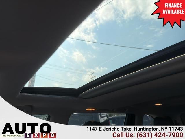 Photo of 2017 Shoreline Blue Pearl Toyota Highlander