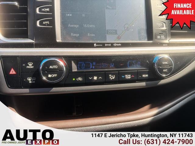 Photo of 2017 Shoreline Blue Pearl Toyota Highlander