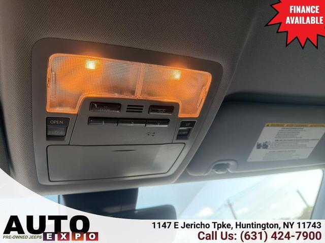Photo of 2017 Shoreline Blue Pearl Toyota Highlander
