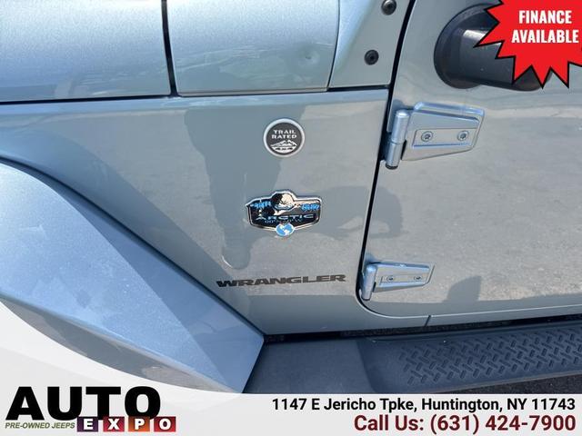 Photo of 2012 Blue Jeep Wrangler