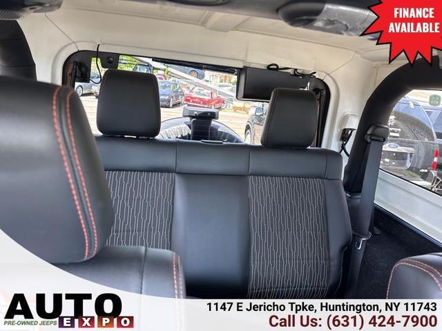 Photo of 2012 Blue Jeep Wrangler