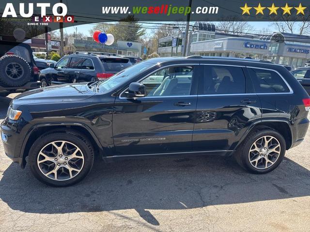 Photo of 2018 Blue Jeep Grand Cherokee