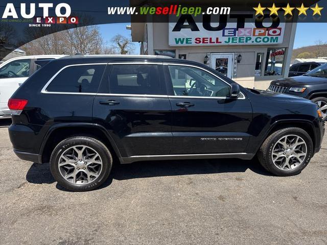 Photo of 2018 Blue Jeep Grand Cherokee
