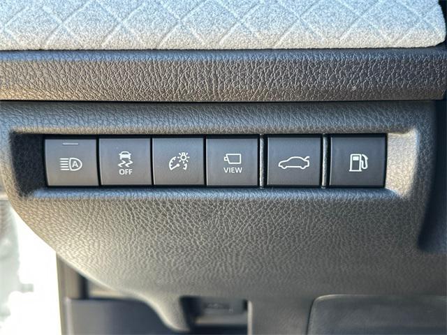 Photo of 2025 Wind Chill Pearl Toyota Camry