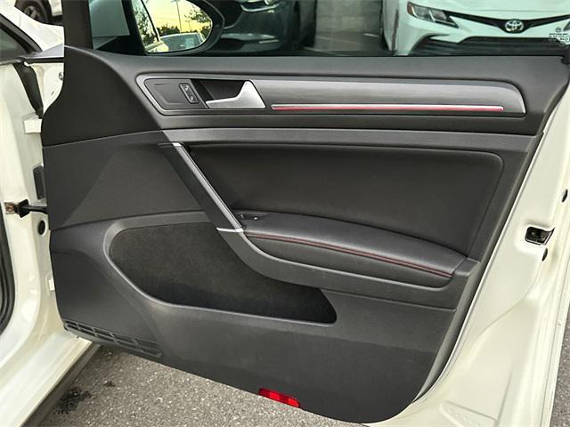Photo of 2019 Pure White Volkswagen Golf GTI