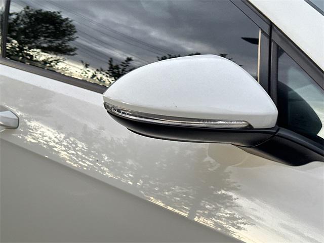 Photo of 2019 Pure White Volkswagen Golf GTI