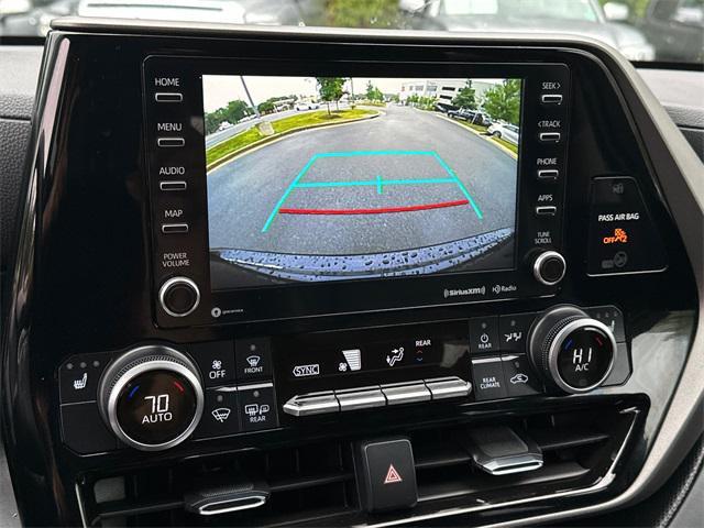 Photo of 2022 Midnight Black Metallic Toyota Highlander