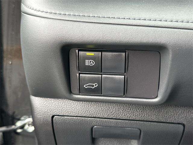 Photo of 2022 Midnight Black Metallic Toyota Highlander