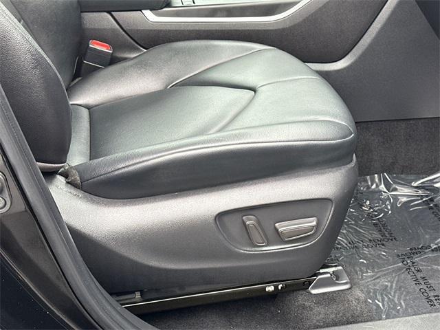 Photo of 2022 Midnight Black Metallic Toyota Highlander