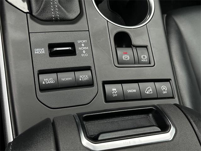Photo of 2022 Midnight Black Metallic Toyota Highlander