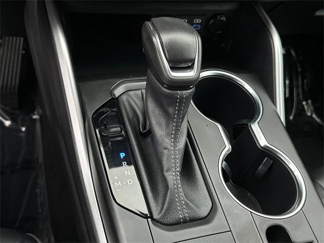 Photo of 2022 Midnight Black Metallic Toyota Highlander