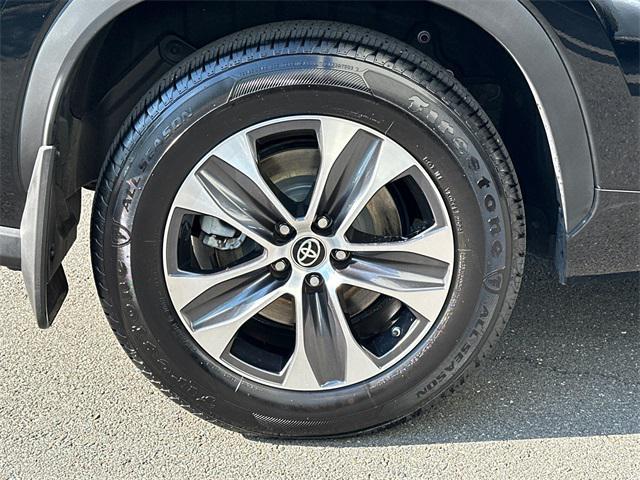 Photo of 2022 Midnight Black Toyota Highlander Hybrid