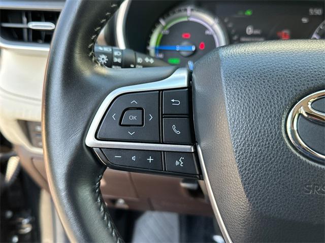 Photo of 2022 Midnight Black Toyota Highlander Hybrid