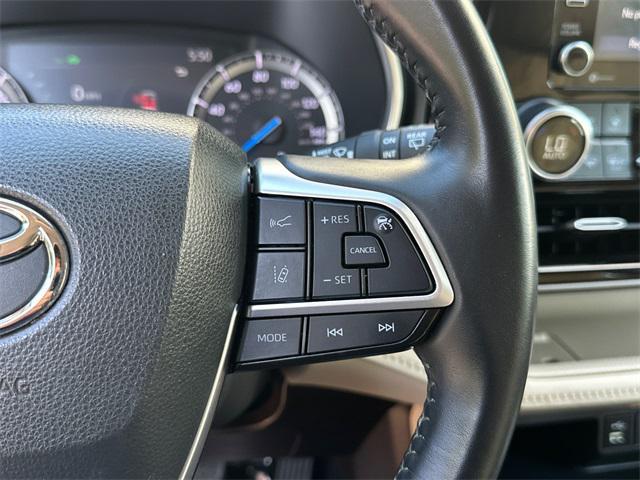 Photo of 2022 Midnight Black Toyota Highlander Hybrid