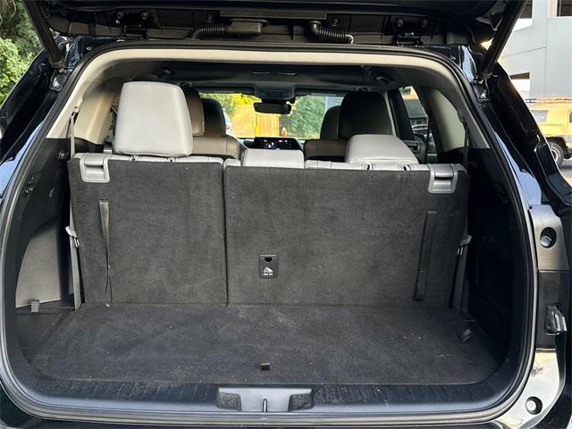 Photo of 2020 Midnight Black Toyota Highlander Hybrid