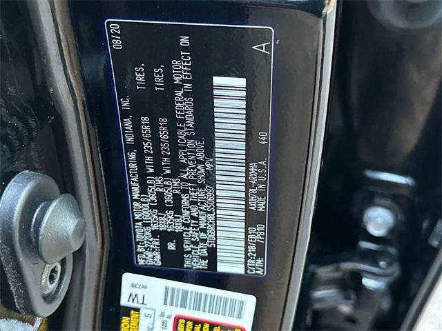 Photo of 2020 Midnight Black Toyota Highlander Hybrid