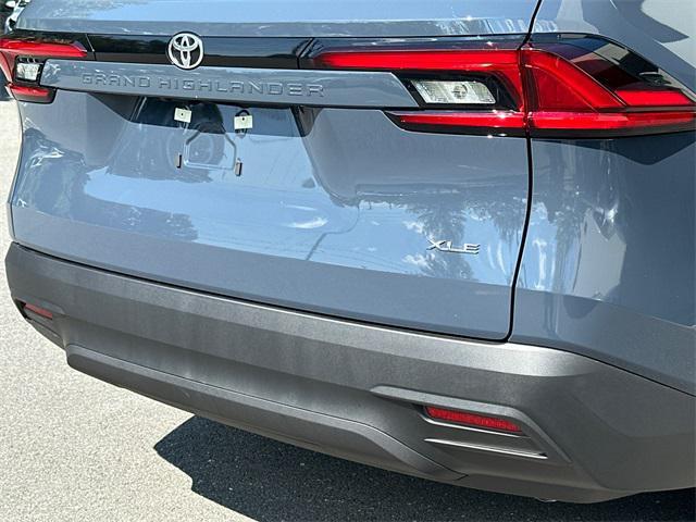 Photo of 2025 Cloud Toyota Grand Highlander