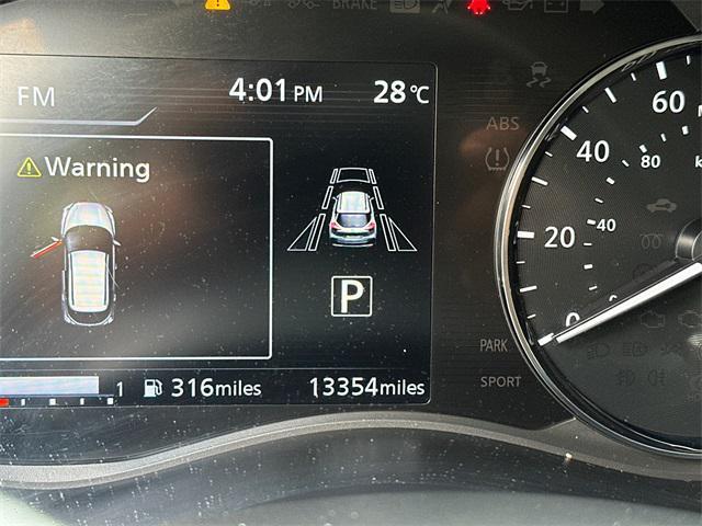 Photo of 2023 Electric Blue Metallic Nissan Kicks